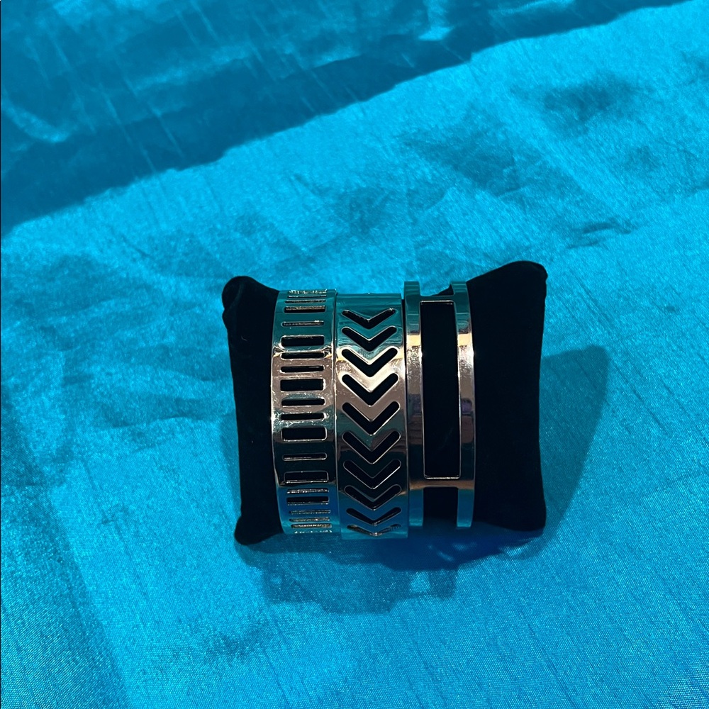 Elegant Gold-Tone Bangle Set